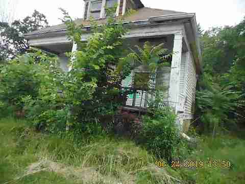 2075 Burnside (5)_m.jpg